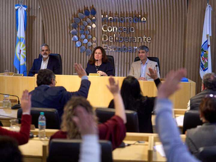Escobar reconoció a al Dr. Héctor Langone al Dr. Julio Torrico Gamarra por su compromiso con la salud pública