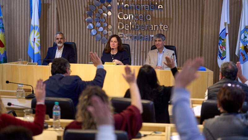 Escobar reconoció a al Dr. Héctor Langone al Dr. Julio Torrico Gamarra por su compromiso con la salud pública