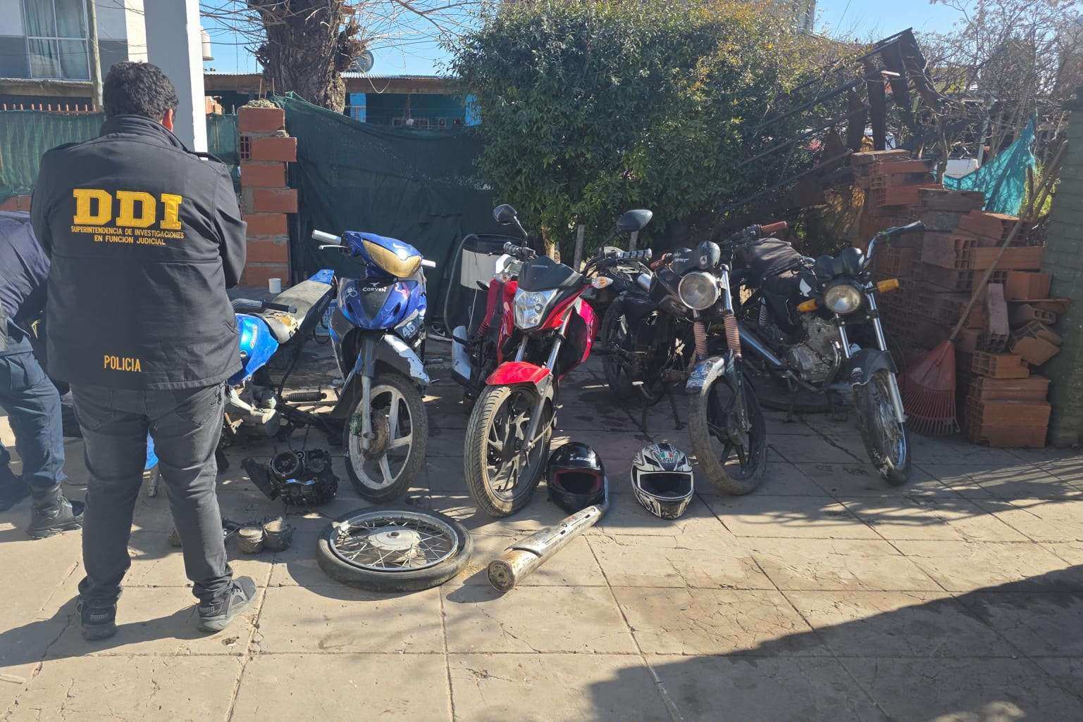 Las cámaras del Centro de Monitoreo siguieron el rastro de una moto robada: tres detenidos y cinco rodados incautados