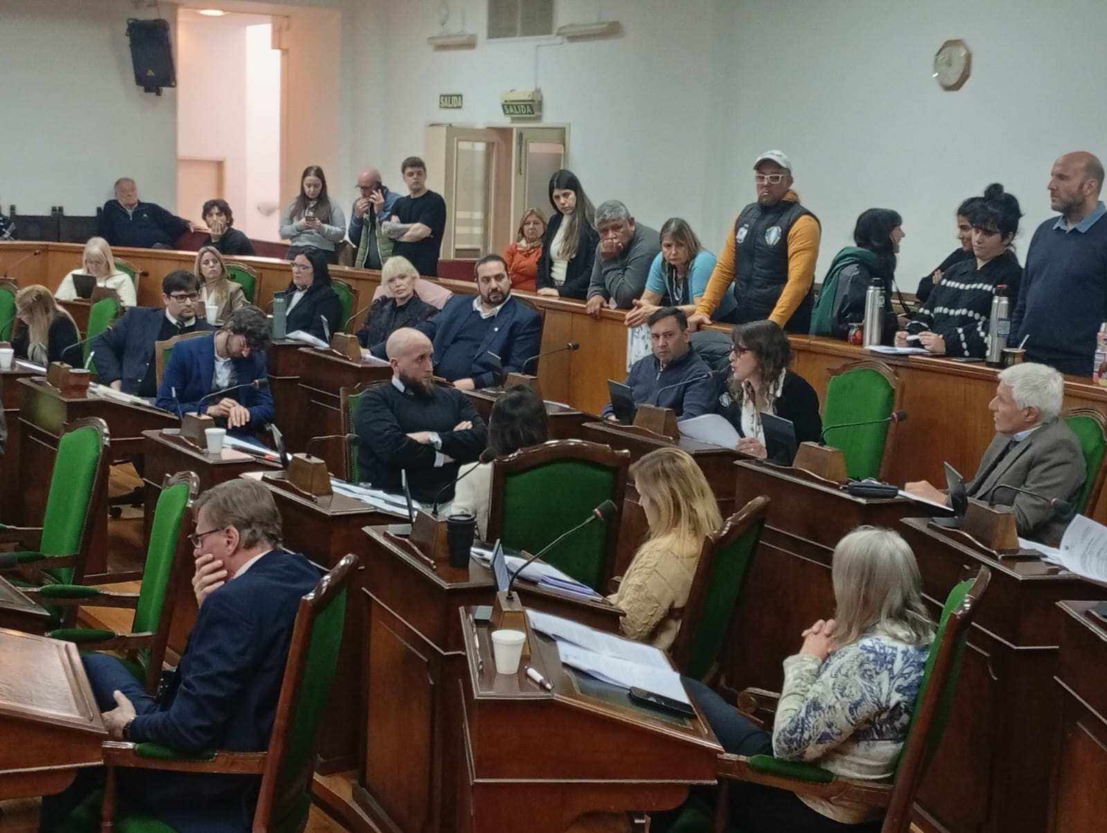 Debate en el Concejo Deliberante de Vicente López por el uso de espacios públicos y módulos gastronómicos