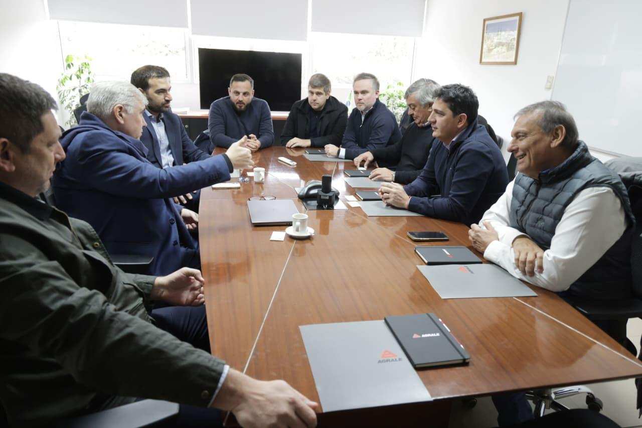 Marinucci recorrió la planta de Agrale en Mercedes y destacó su aporte a la industria del transporte
