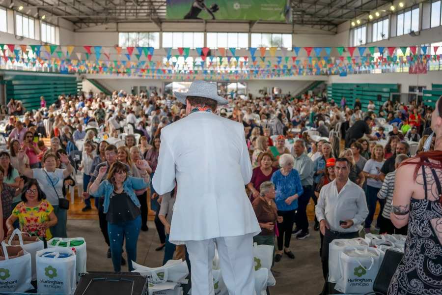 700 Personas disfrutaron del Bingo Recreativo para Jubilados y Pensionados en Hurlingham