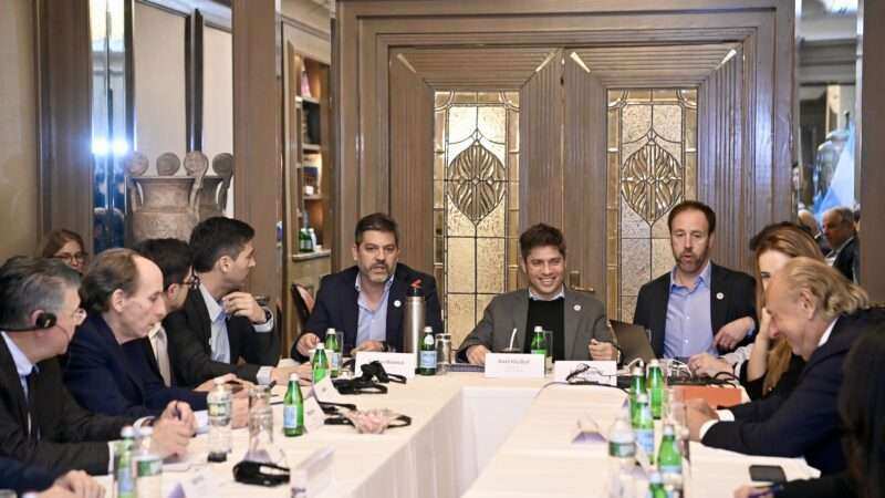 Kicillof buscó inversiones en Nueva York y cuestionó el rumbo económico de Milei