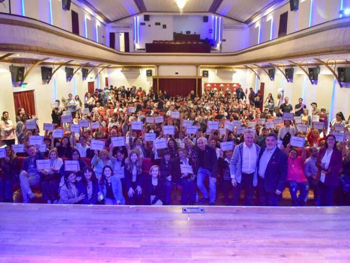 Escobar reconoció a 87 referentes de la comunidad educativa por su compromiso diario