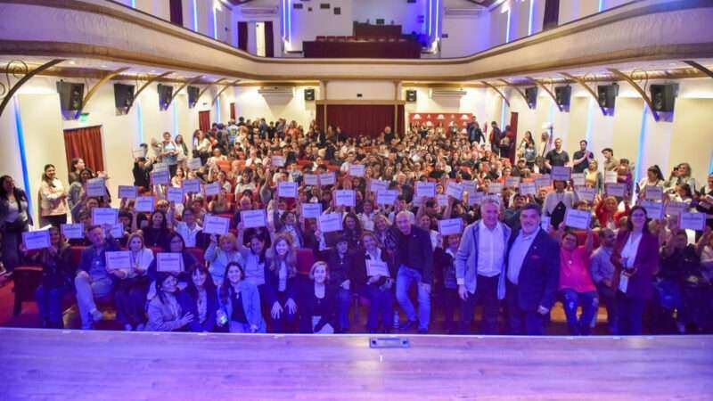 Escobar reconoció a 87 referentes de la comunidad educativa por su compromiso diario