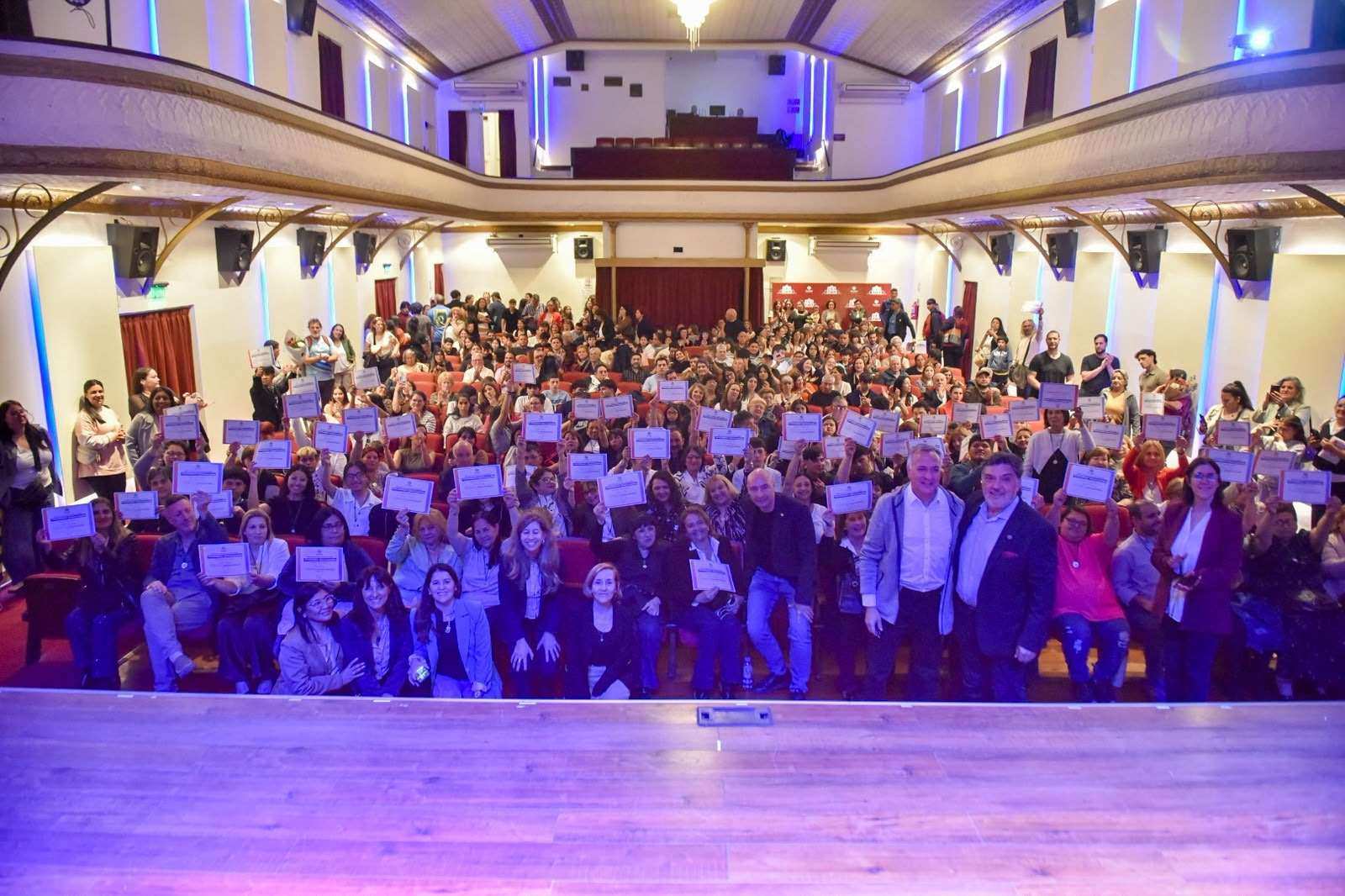 Escobar reconoció a 87 referentes de la comunidad educativa por su compromiso diario