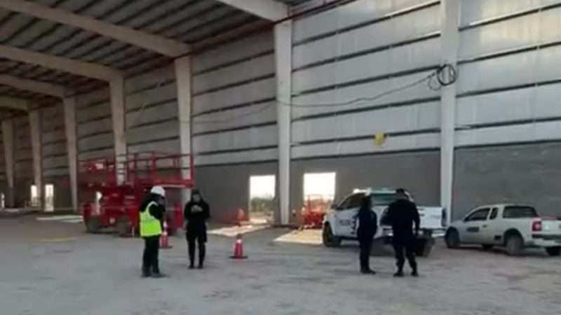 Clausuraron la obra de Mercado Libre en Loma Verde tras la muerte de un operario de 27 años