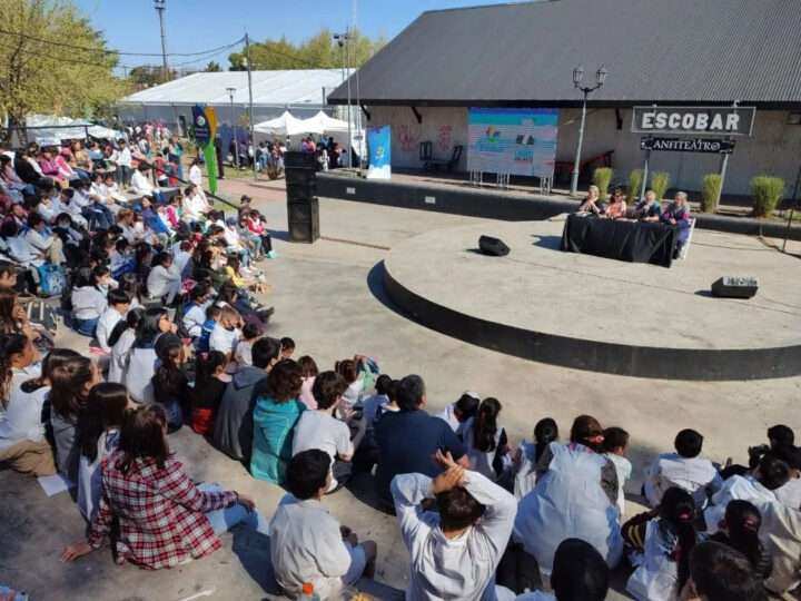 Escobar vuelve a ser punto de encuentro para estudiantes, lectores y amantes de la cultura