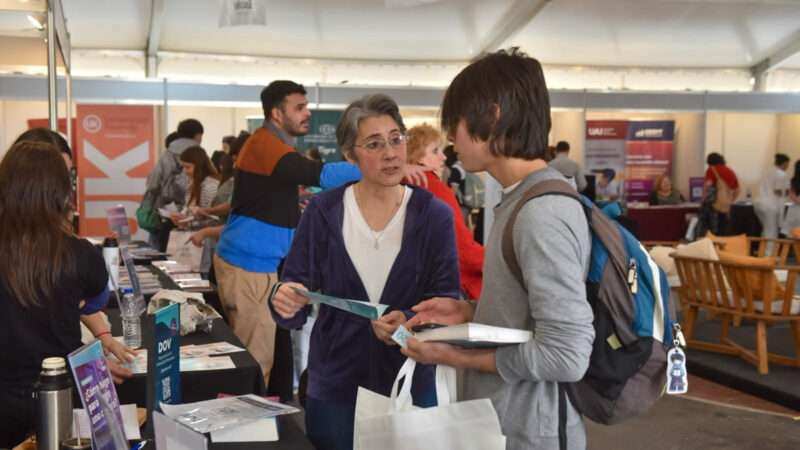 Educación, libros y futuro: Escobar abrió una feria que reúne a casi 30 universidades e institutos