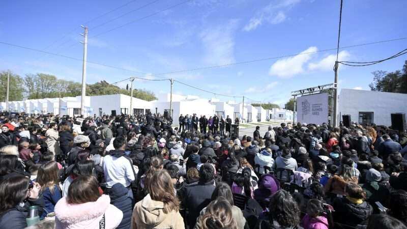 Kicillof entregó 175 viviendas en La Plata para mujeres víctimas de violencia y personas externadas del hospital Alejandro Korn