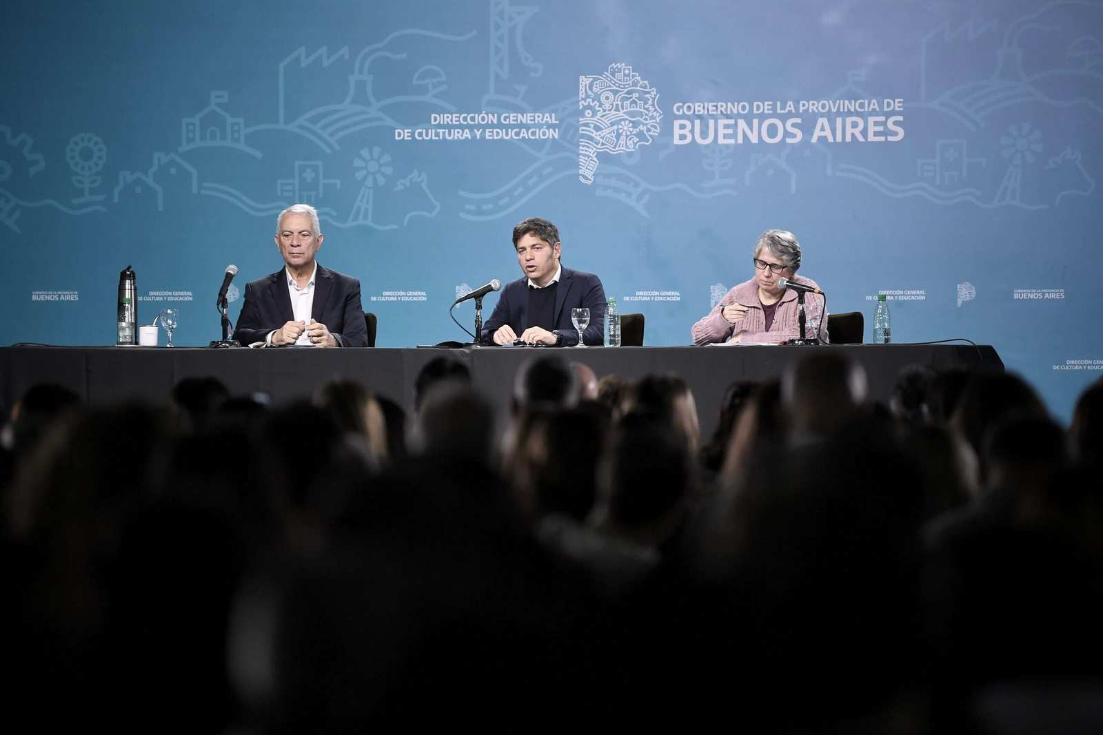 Kicillof: “La escuela pública se defiende junto a toda la comunidad educativa”