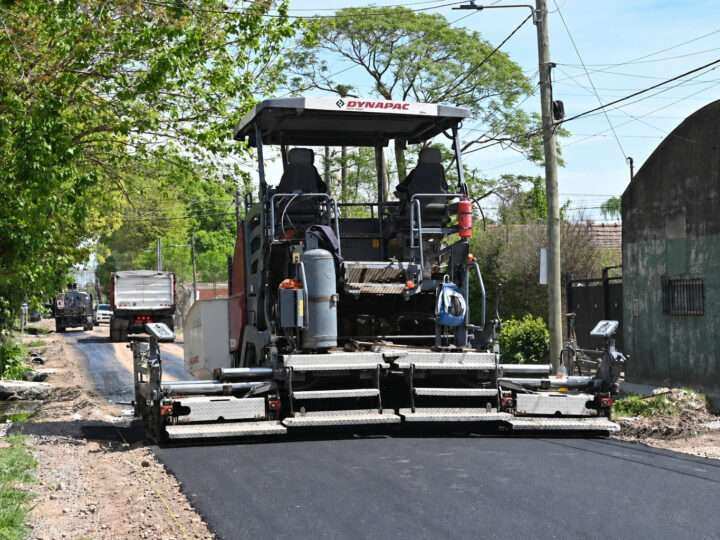Avanza la pavimentación de la calle Salta en el barrio Villa Angélica de Garín