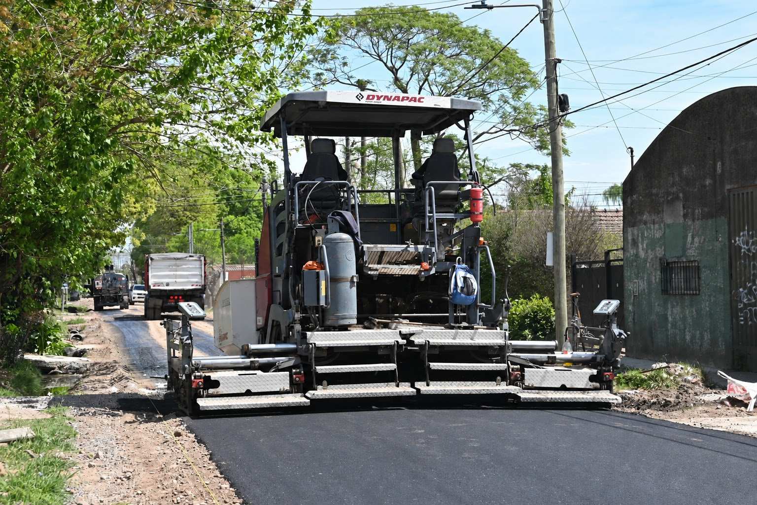 Avanza la pavimentación de la calle Salta en el barrio Villa Angélica de Garín