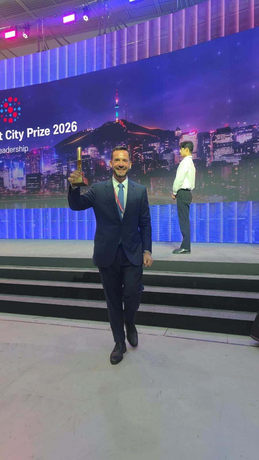 Ariel Sujarchuk ganó el Seoul Smart City Prize en Corea del Sur por su liderazgo en gobernanza e inteligencia artificial