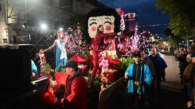La Asociación Japonesa se quedó con la carroza ganadora de la 63ª Fiesta Nacional de la Flor y ya hay nuevos embajadores