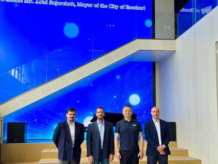 Sujarchuk cerró su gira por Asia con acuerdos tecnológicos y nuevas oportunidades para Escobar