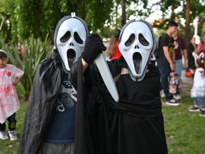 Escobar suma propuestas para festejar Halloween