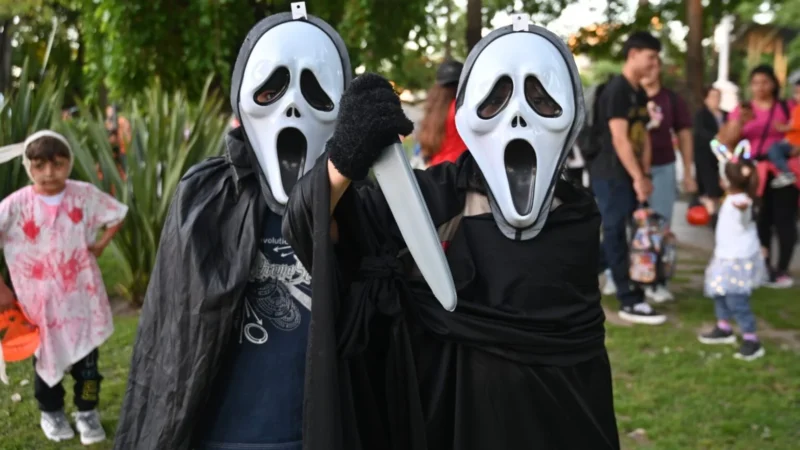 Escobar suma propuestas para festejar Halloween